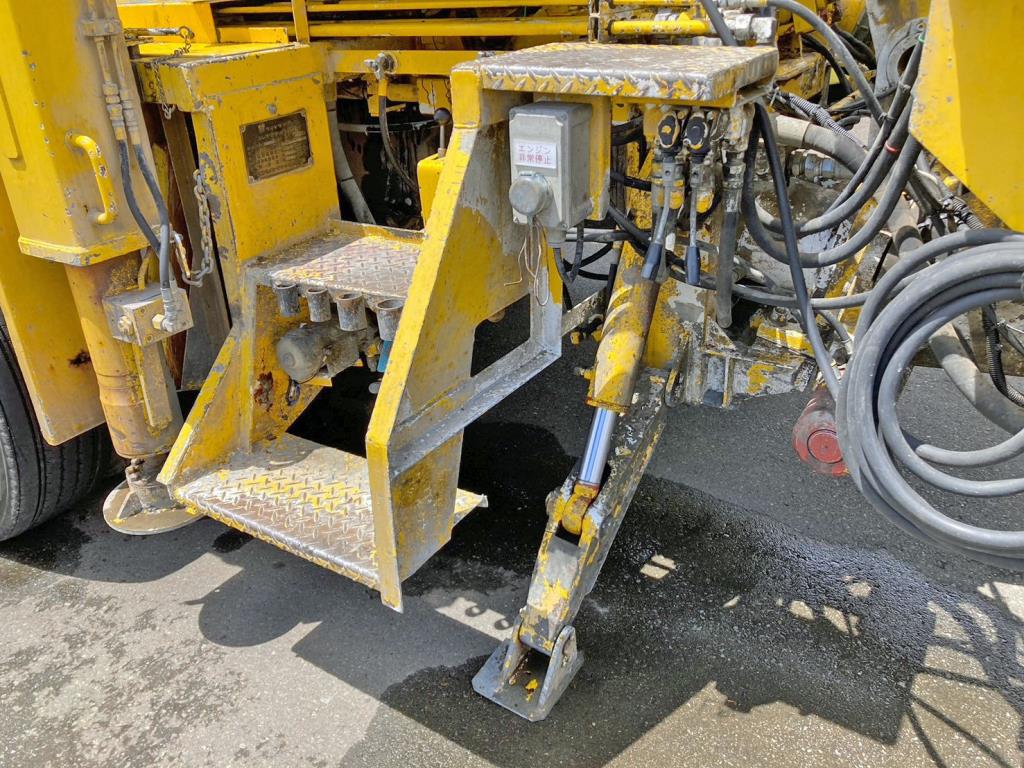 ボディー後方左右に補助のアウトリガーが付いています。|三菱 スーパーグレート QDG-FV50VY改の写真35