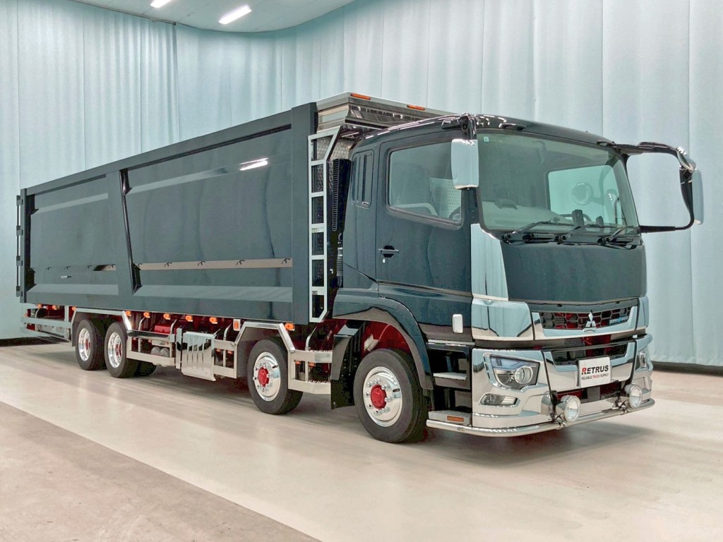 ホイールはアルミ製、サイドバンパー・フェンダーはステンレス製です。|三菱 スーパーグレート 2KG-FS70HZの写真2