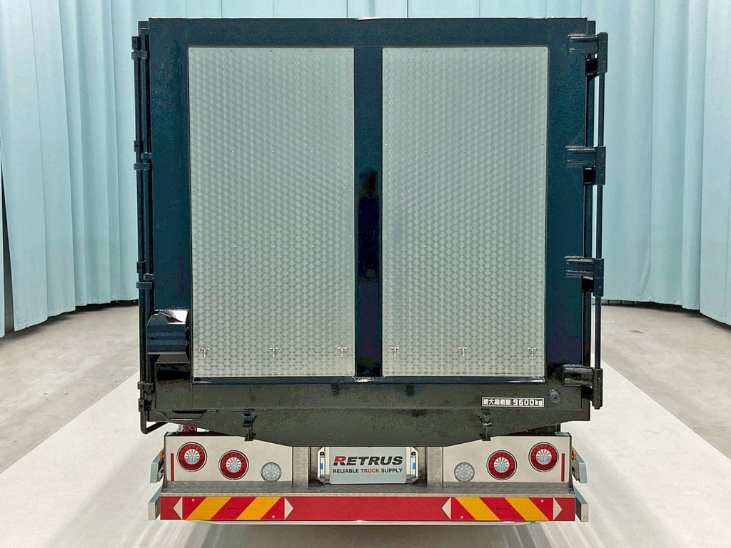 リヤ周りの状態です。(ウロコステンが張られています)|三菱 スーパーグレート 2KG-FS70HZの写真8