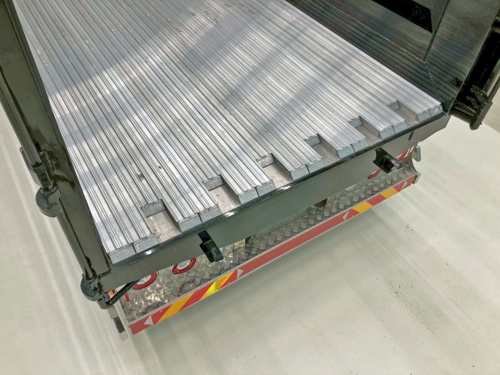 ムービングフロアー作動時の状態です。②|三菱 スーパーグレート 2KG-FS70HZの写真12