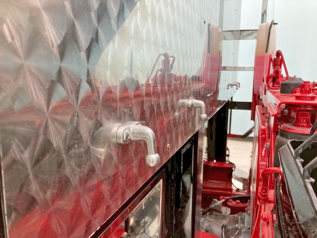 前壁下部にフックが付いています。（運転席側）|三菱 スーパーグレート 2KG-FS70HZの写真19