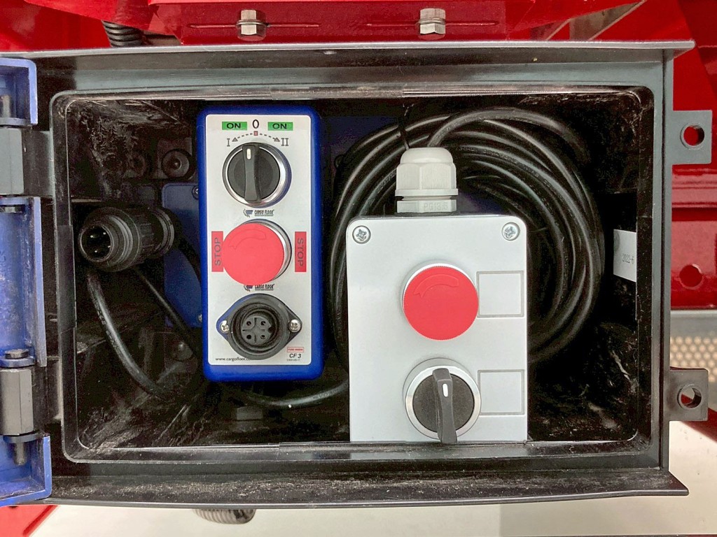 ムービングフロアー操作スイッチです。|三菱 スーパーグレート 2KG-FS70HZの写真35