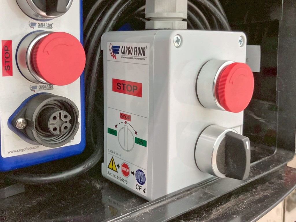 スイッチ側面に説明が書いてあります。|三菱 スーパーグレート 2KG-FS70HZの写真36