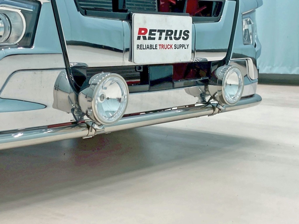 フロントアンダーバーに作業灯が付いています。|三菱 スーパーグレート 2KG-FS70HZの写真37