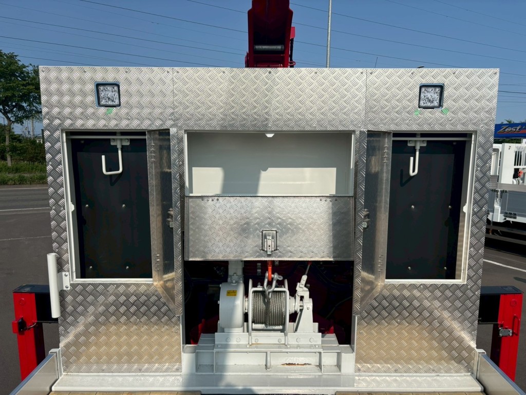 プロテクターにレバーブロック掛け付きの物入れが付いています。|三菱 スーパーグレート 2KG-FS70HZの写真13