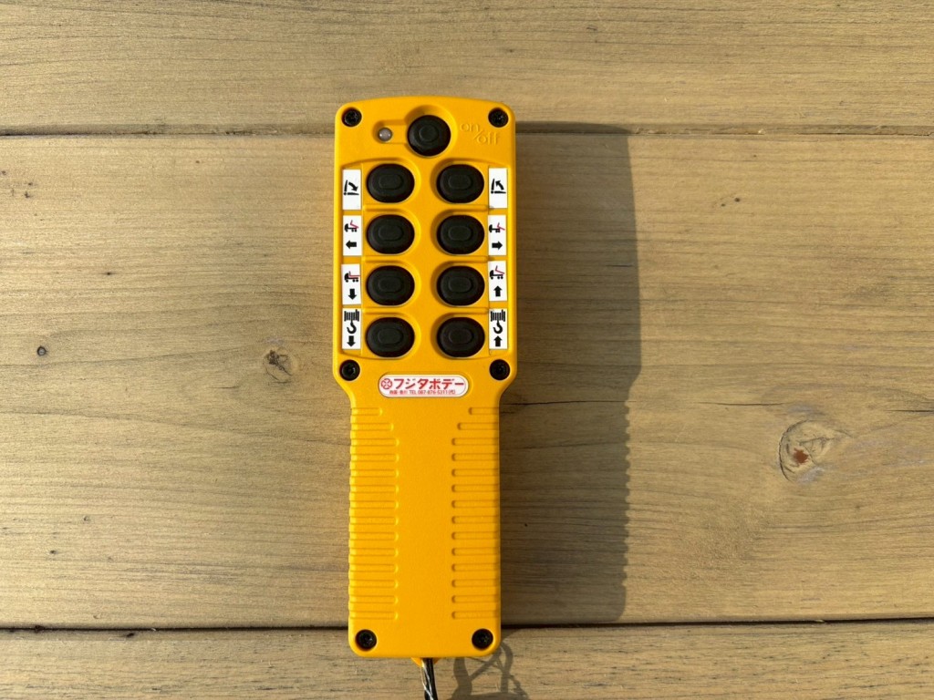 セーフティのラジコンです。|三菱 スーパーグレート 2KG-FS70HZの写真24