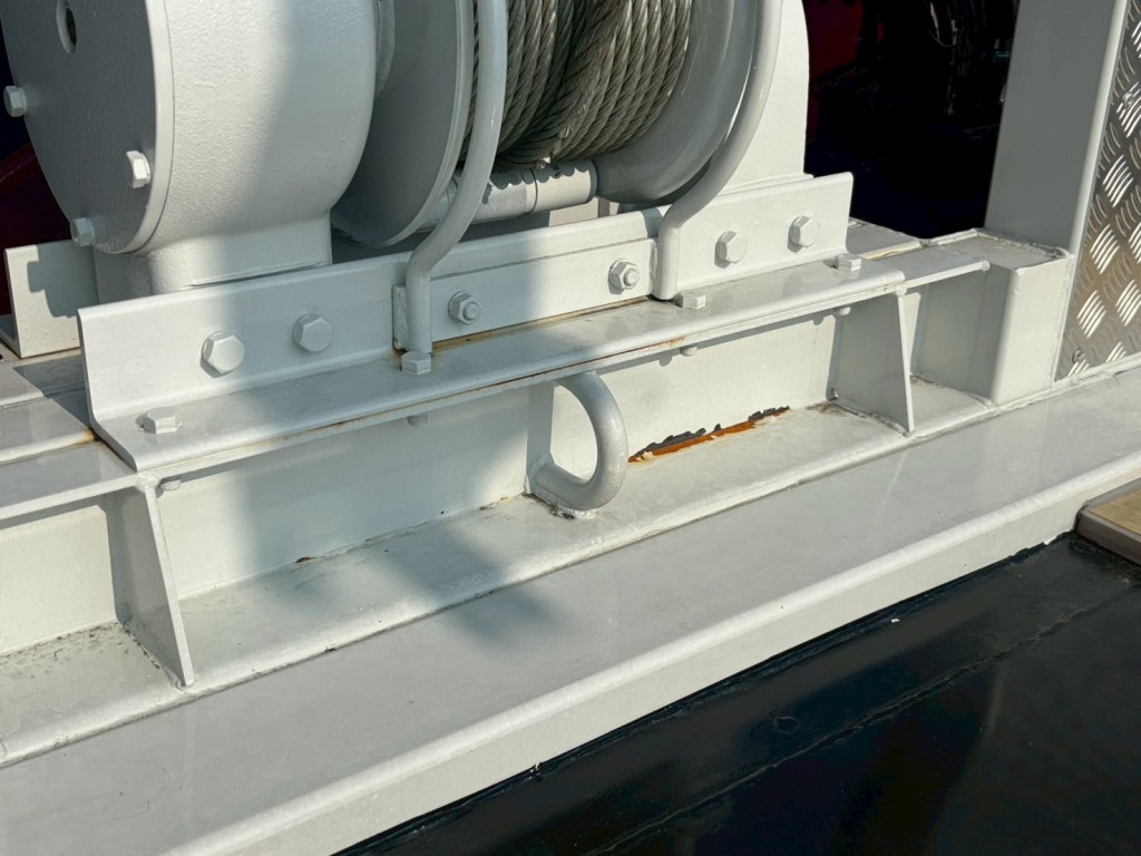 ウィンチ取付下側塗装剥げ置き錆あります。|三菱 スーパーグレート 2KG-FS70HZの写真27