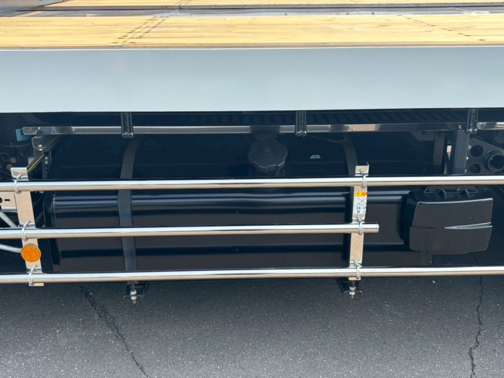 燃料タンクは300Lです。|三菱 スーパーグレート 2KG-FS70HZの写真29