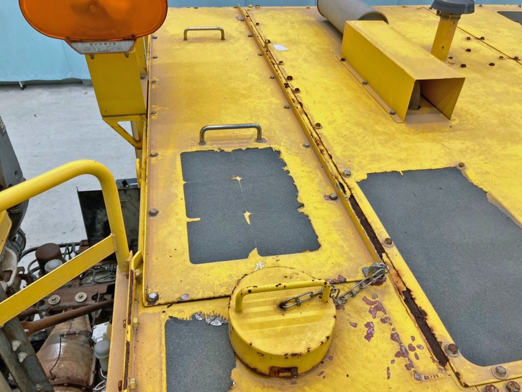 ボディー前方に水タンクが付いています。|いすゞ フォワード TKG-FRR90T2改(2WD)の写真8