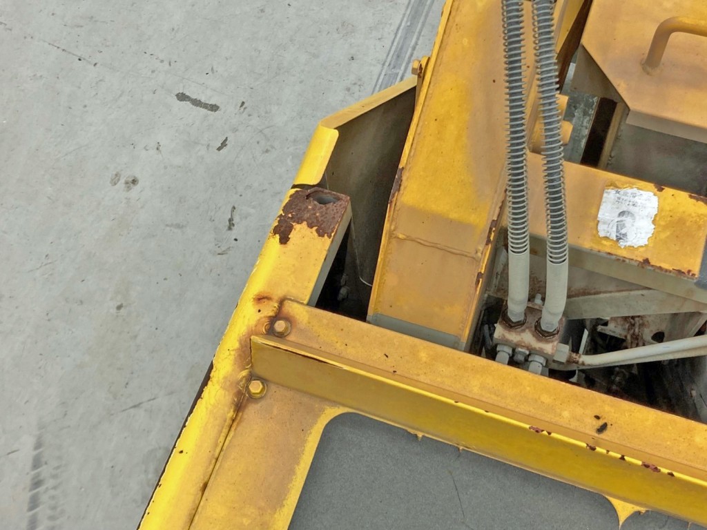 ボディー後方助手席側に腐食・穴あきがあります。|いすゞ フォワード TKG-FRR90T2改(2WD)の写真9