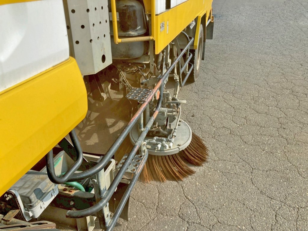 サイドブラシの作動時の状態です。(運転席側)|いすゞ フォワード TKG-FRR90T2改(2WD)の写真26