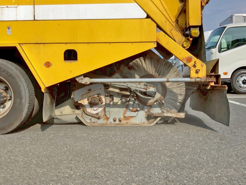 主ブラシの作動時の状態です。|いすゞ フォワード TKG-FRR90T2改(2WD)の写真28