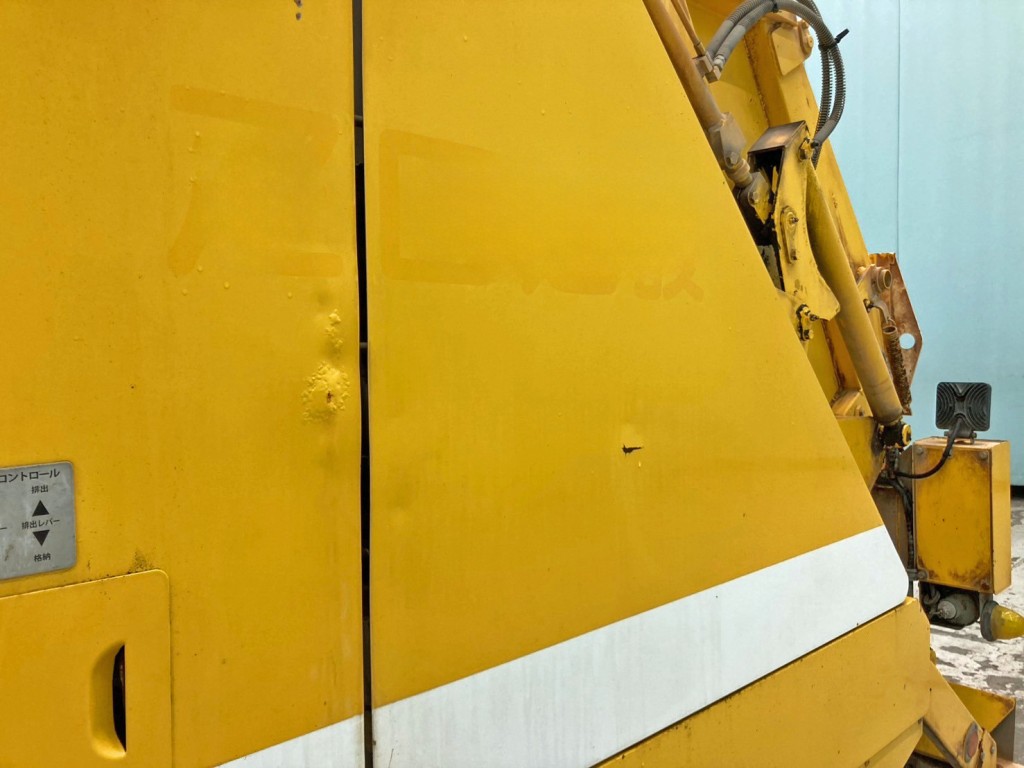 ボディー運転席側後方にキズ・ヘコミ・サビがあります。|いすゞ フォワード TKG-FRR90T2改(2WD)の写真30