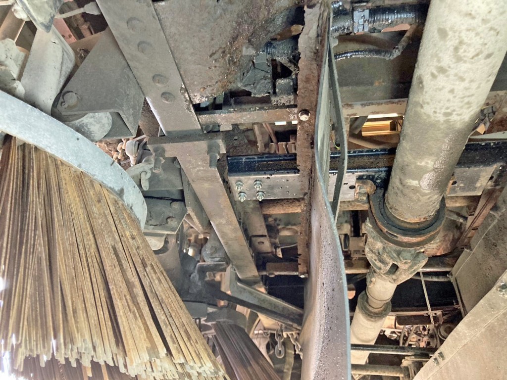 下回りの状態です。(前方より3枚目)|いすゞ フォワード TKG-FRR90T2改(2WD)の写真36