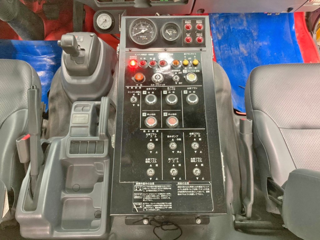 上物の操作スイッチです。(サブエンジン式)|いすゞ フォワード TKG-FRR90T2改(2WD)の写真45