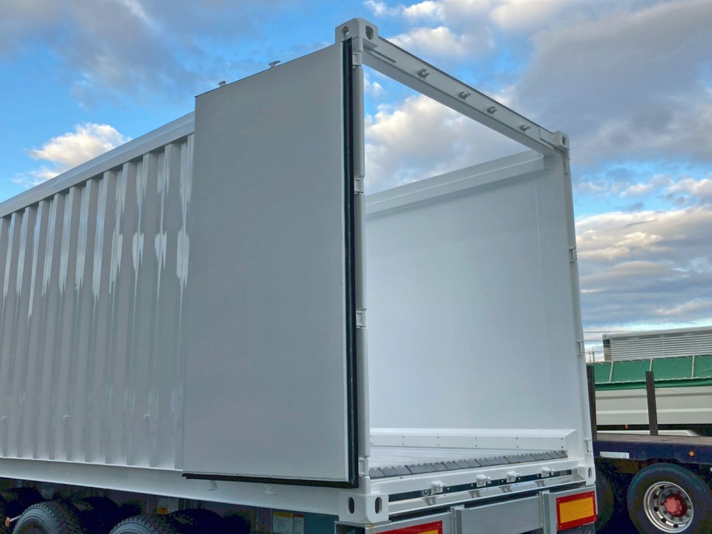 リヤドアは観音開き式です。(助手席側)|トレクス CTB34004の写真10