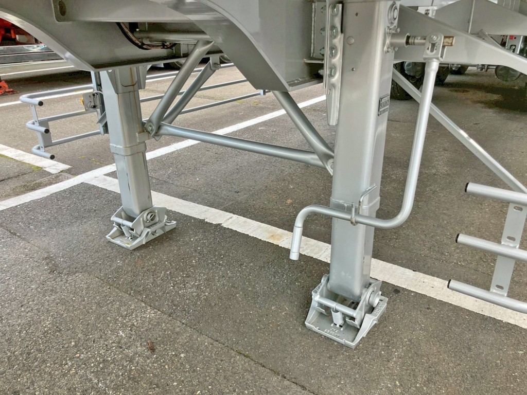 脚は手動式です。|トレクス CTB34004の写真28