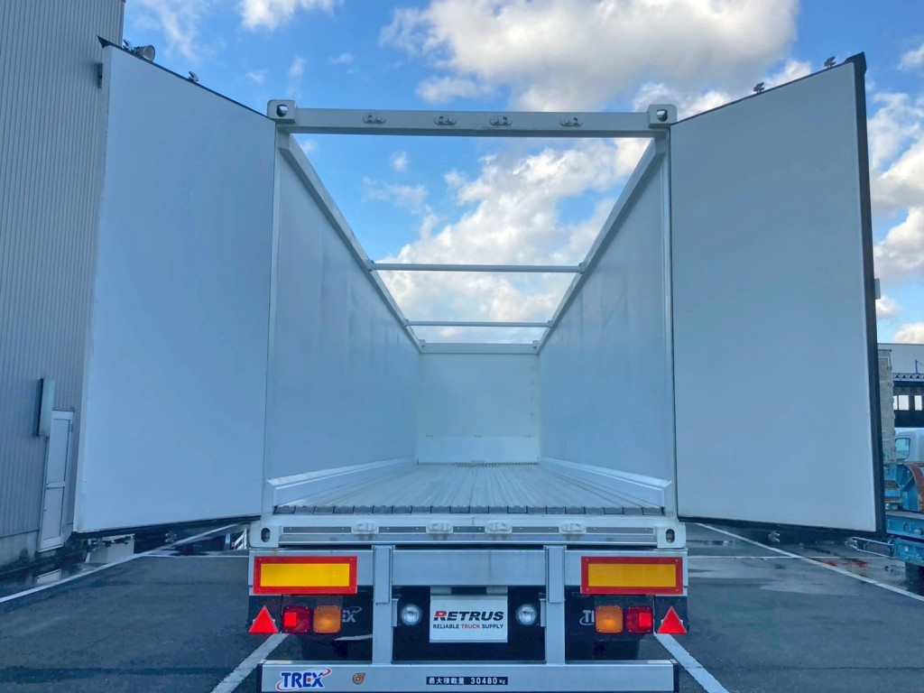 リヤドアは観音開き式です。|トレクス  CTB34004の写真10