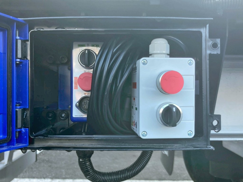 ムービングフロアーの操作スイッチです。|トレクス  CTB34004の写真16