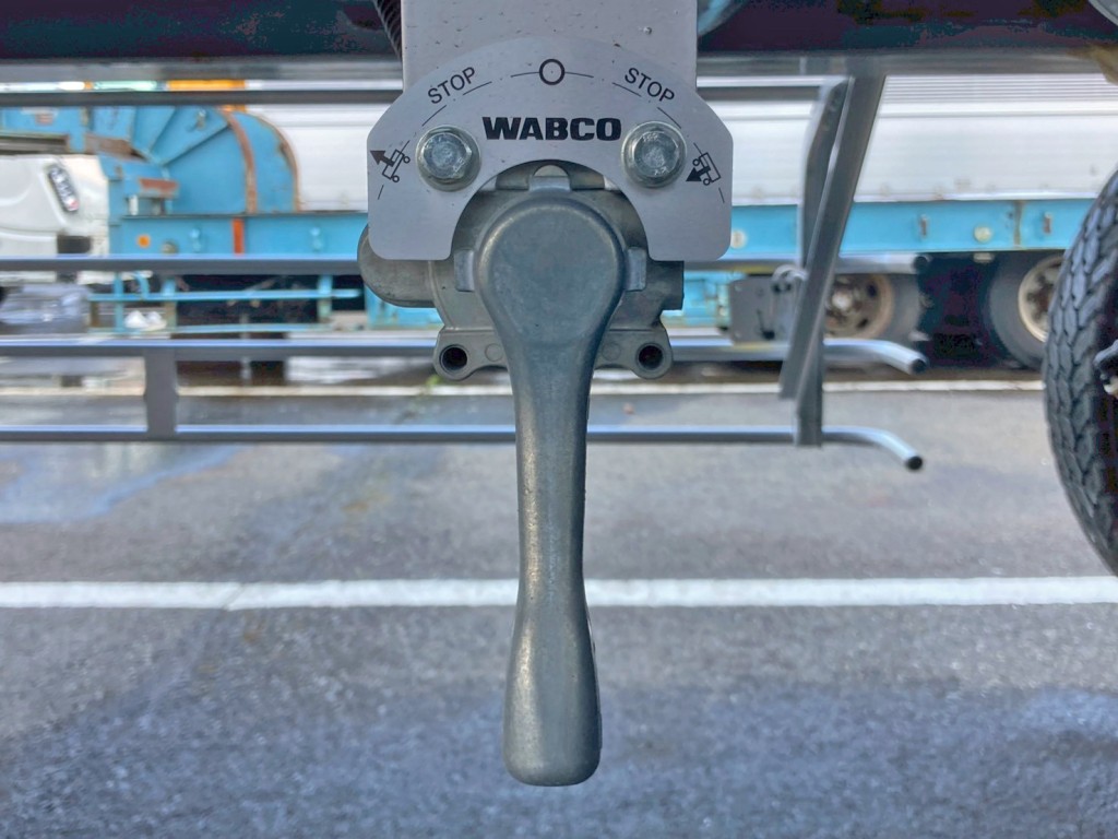 エアサスの操作レバーです。|トレクス  CTB34004の写真22