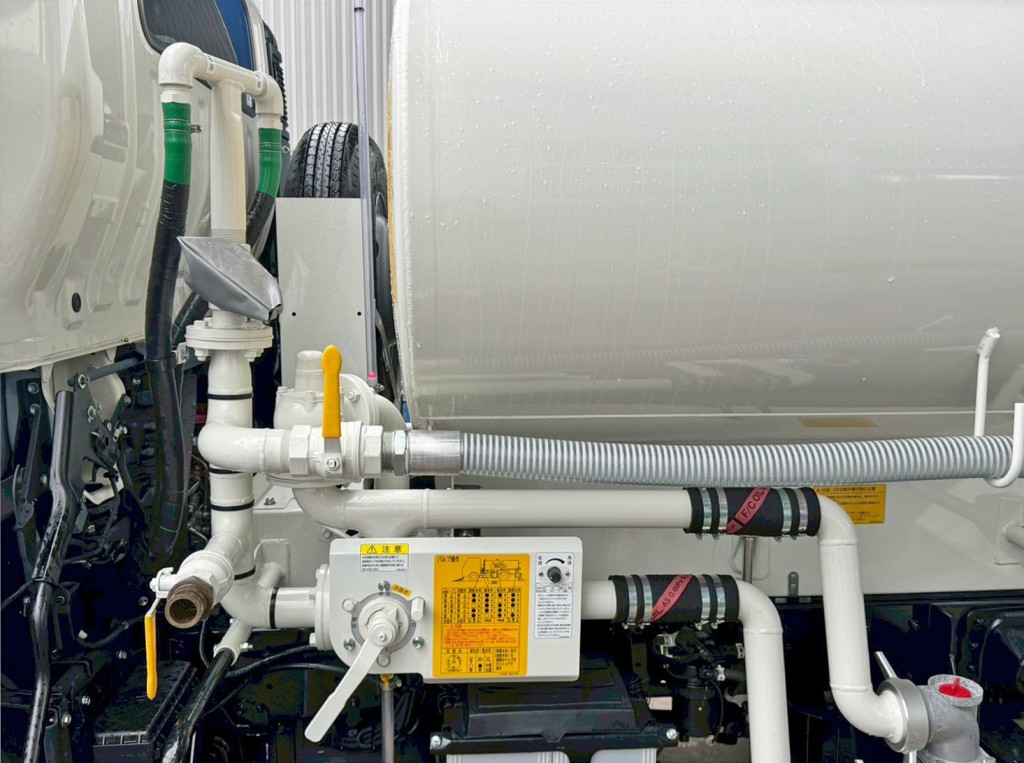 配管周りの状態です。|日野 デュトロ 2KG-XZU700M(2WD)の写真12