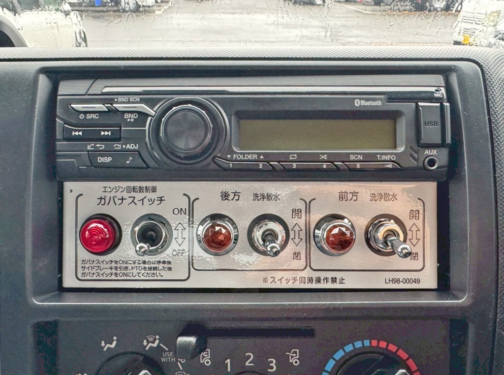 散水スイッチです。|日野 デュトロ 2KG-XZU700M(2WD)の写真17