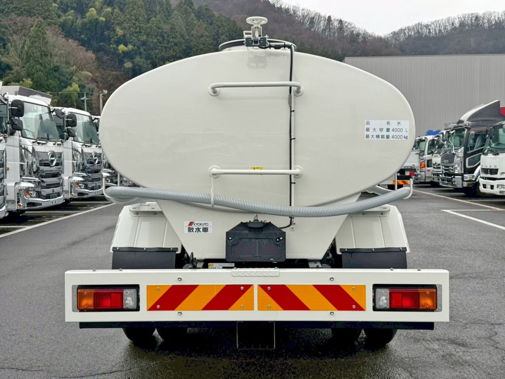 積載物は水です。|日野 デュトロ 2KG-XZU700M(2WD)の写真9