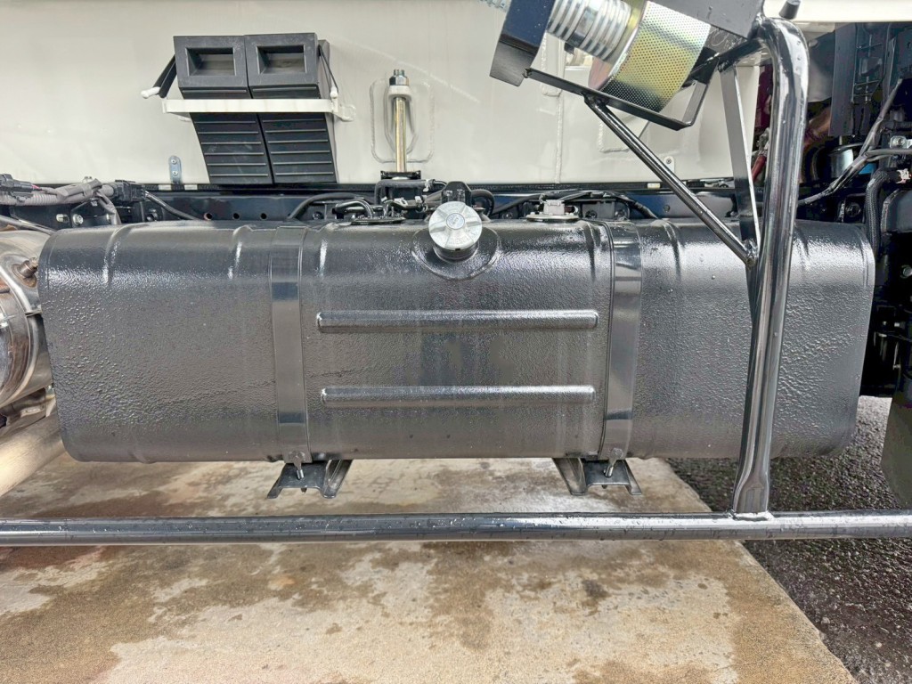 燃料タンクは100Lです。|日野 デュトロ 2KG-XZU700M(2WD)の写真16