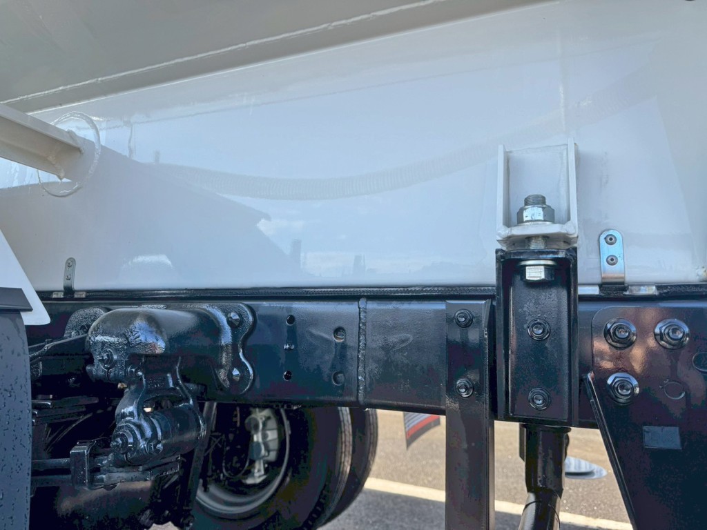 シャーシの状態です。|日野 デュトロ 2KG-XZU700M(2WD)の写真6