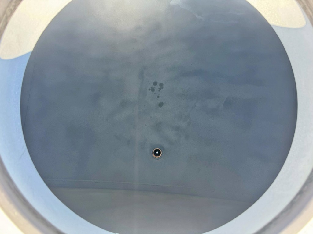 タンク内部の状態です。|日野 デュトロ 2KG-XZU700M(2WD)の写真8