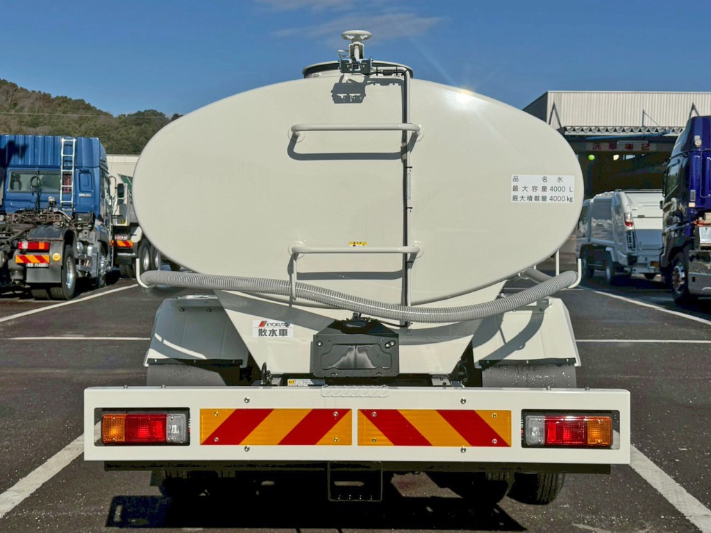 積載物は水です。|日野 デュトロ 2KG-XZU700M(2WD)の写真9