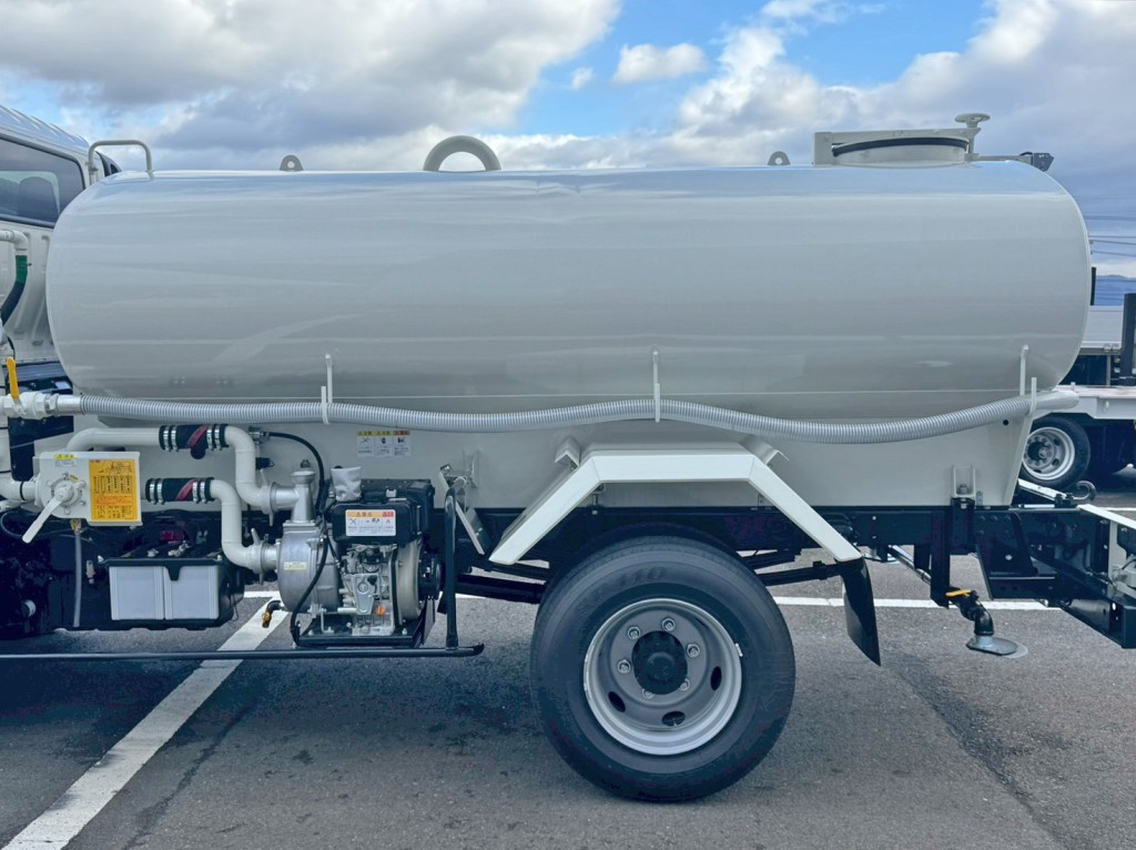 タンクの外観状態です。(助手席側)|日野 デュトロ 2KG-XZU700M(2WD)の写真10