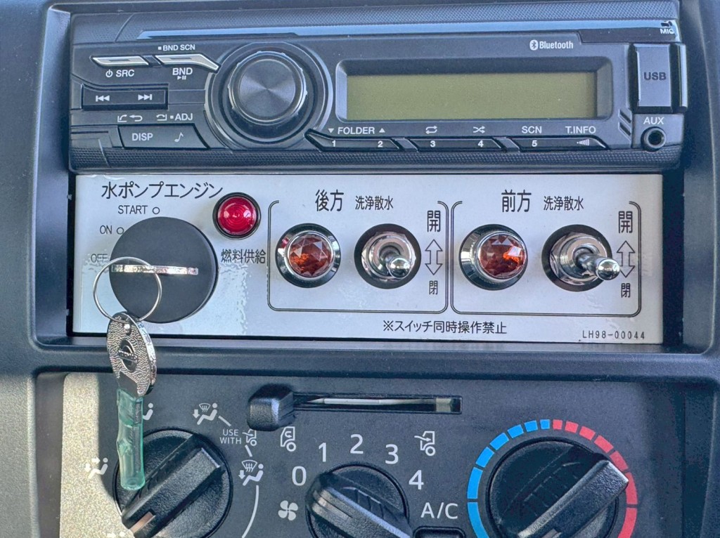 散水スイッチです。|日野 デュトロ 2KG-XZU700M(2WD)の写真19