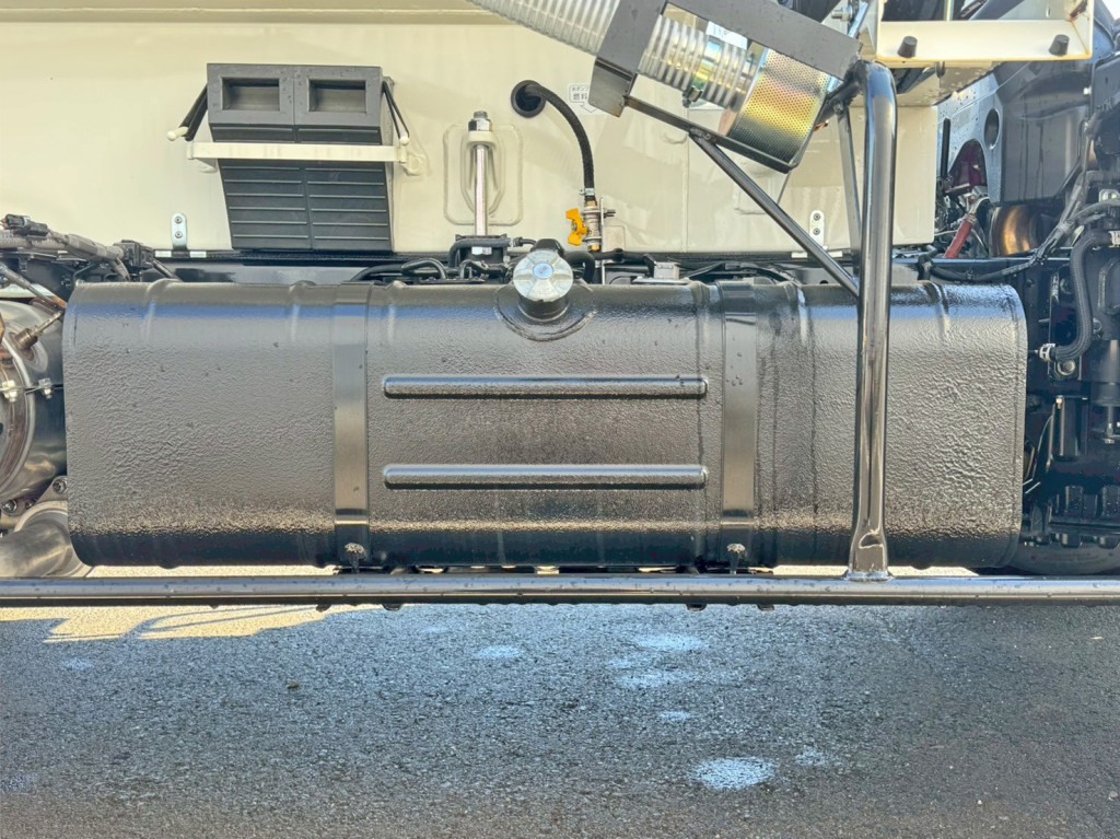 燃料タンクは100Lです。|日野 デュトロ 2KG-XZU700M(2WD)の写真17