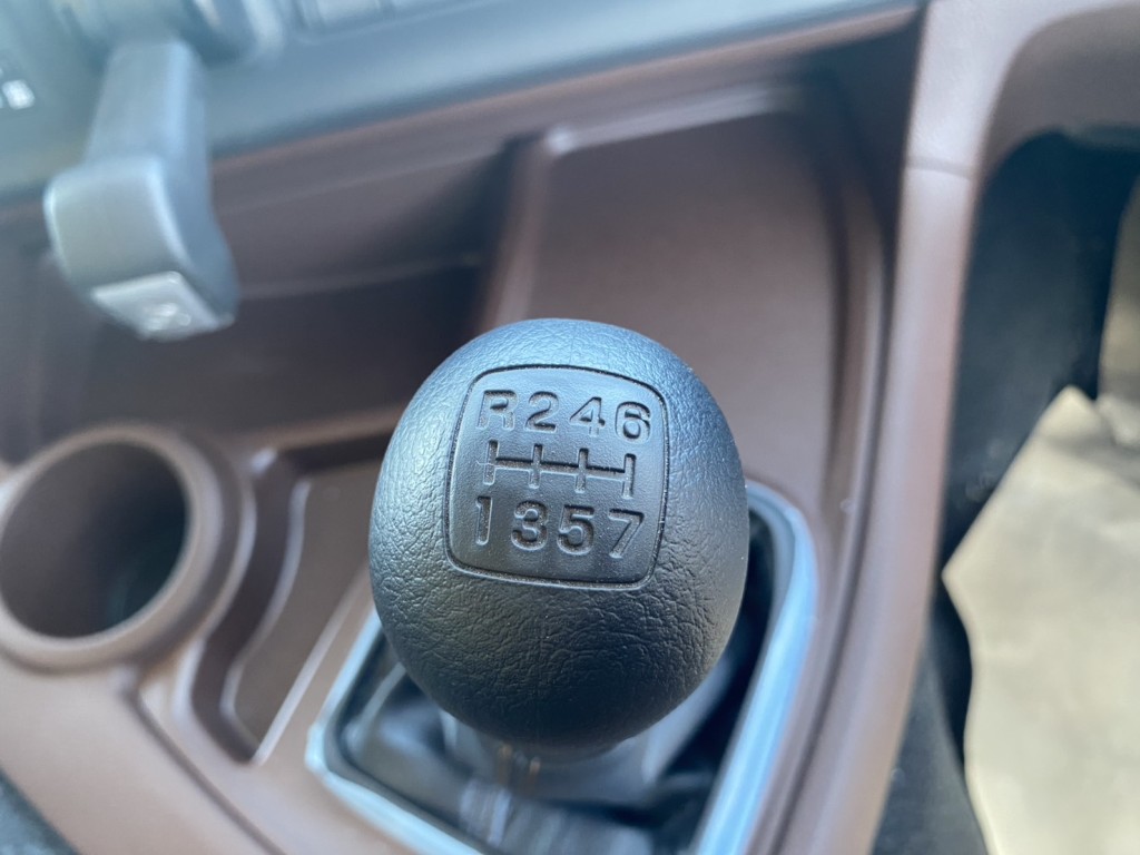 マニュアル7速です。|日野 プロフィア 2DG-FS1AHEの写真19