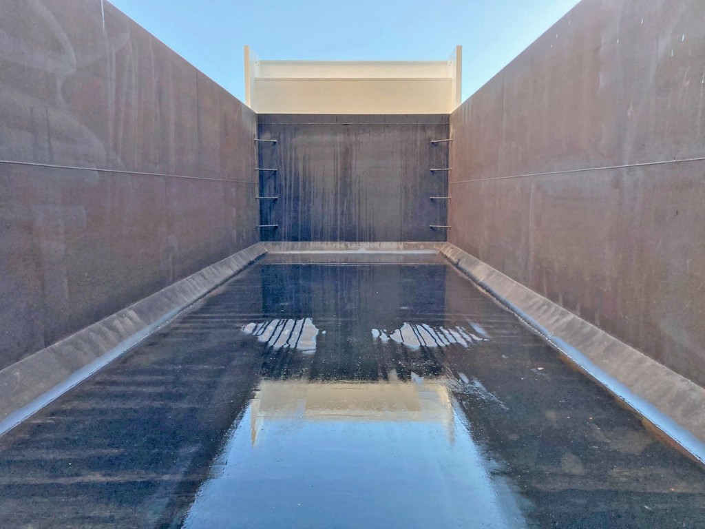 床は鉄板です。|日野 プロフィア 2DG-FS1AJEの写真9