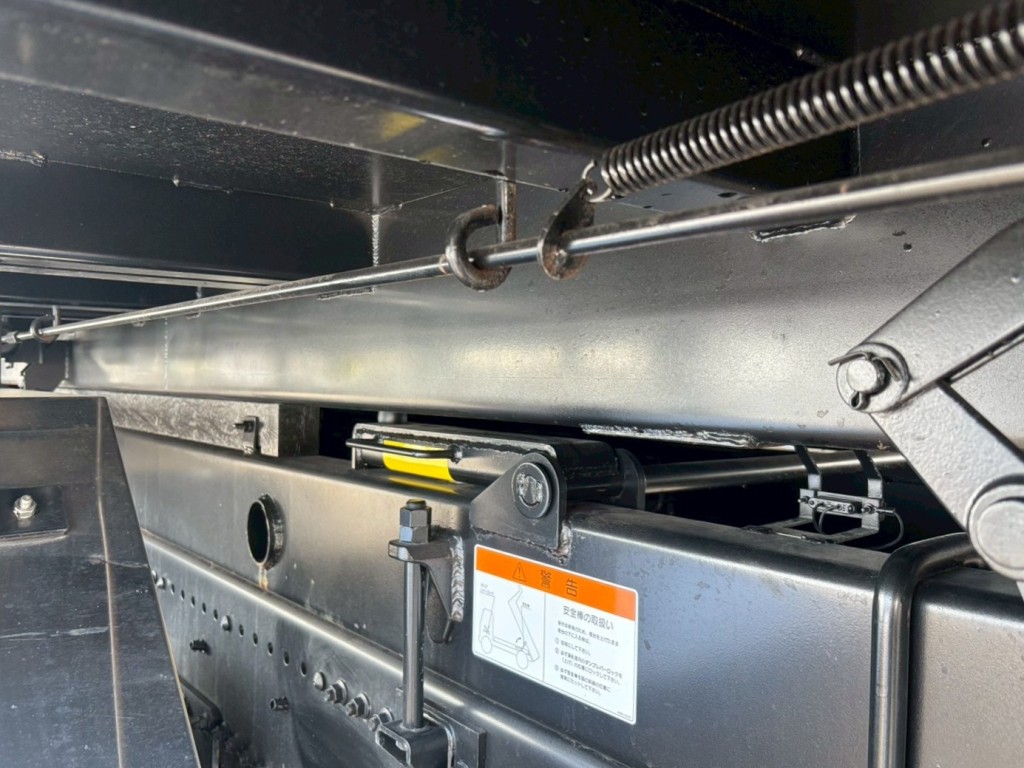 シャーシとネタの状態です。|日野 プロフィア 2DG-FS1AJEの写真6