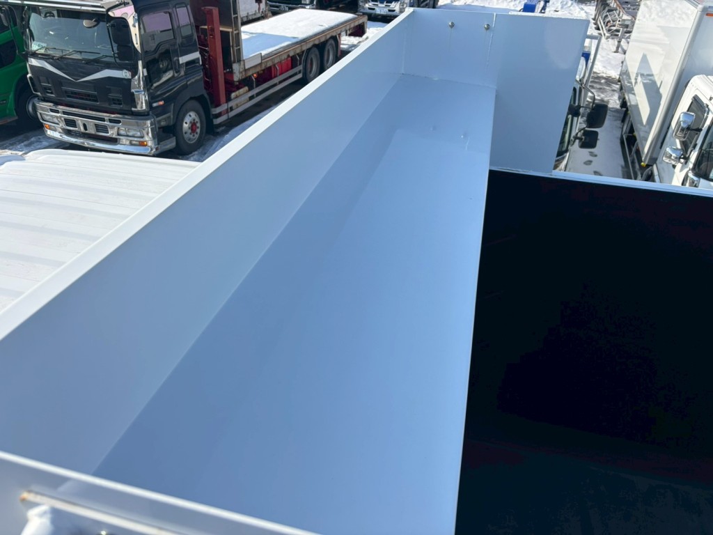 シートデッキの状態です。|日野 プロフィア 2DG-FS1AJEの写真11