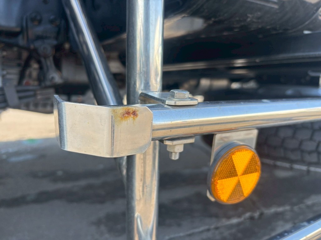 サイドバンパーに置き錆があります。|日野 プロフィア 2DG-FS1AJEの写真29