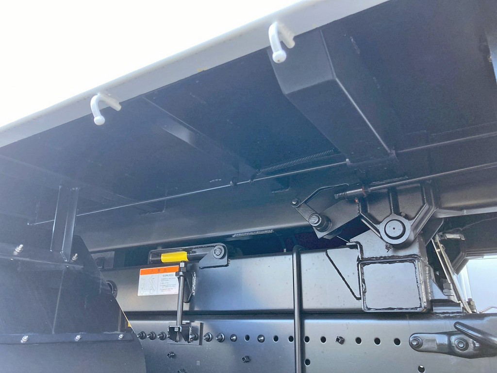 シャーシとネタの状態です。(縦ネタ・横ネタは鉄製です)|日野 プロフィア 2DG-FS1AJEの写真6