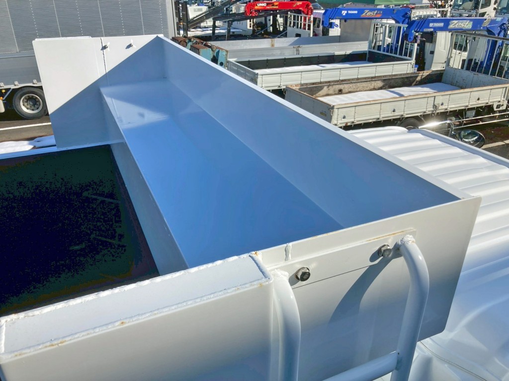 シートデッキの状態です。|日野 プロフィア 2DG-FS1AJEの写真11