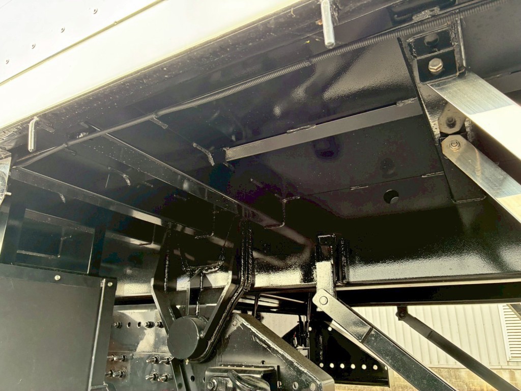 シャーシとネタの状態です。(縦ネタ・横ネタは鉄製です)|日野 プロフィア 2DG-FS1AHEの写真6