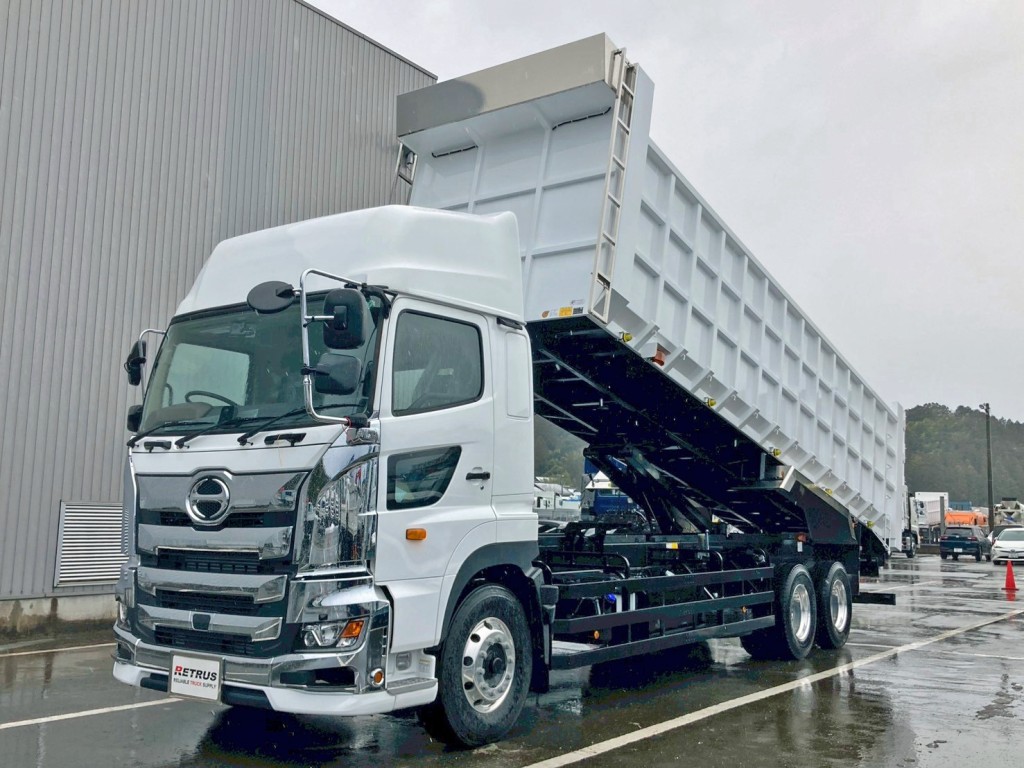 フロント周り、メッキパーツで飾っています。|日野 プロフィア 2DG-FS1AHEの写真1