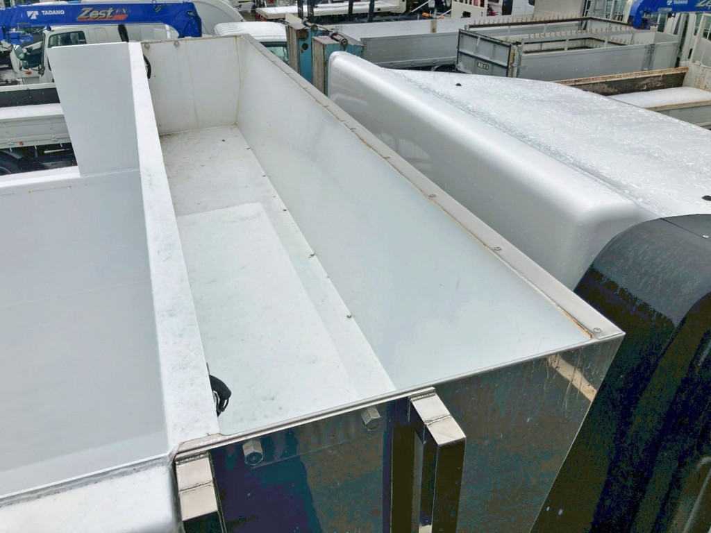 シートデッキの状態です。|日野 プロフィア 2DG-FS1AHEの写真11