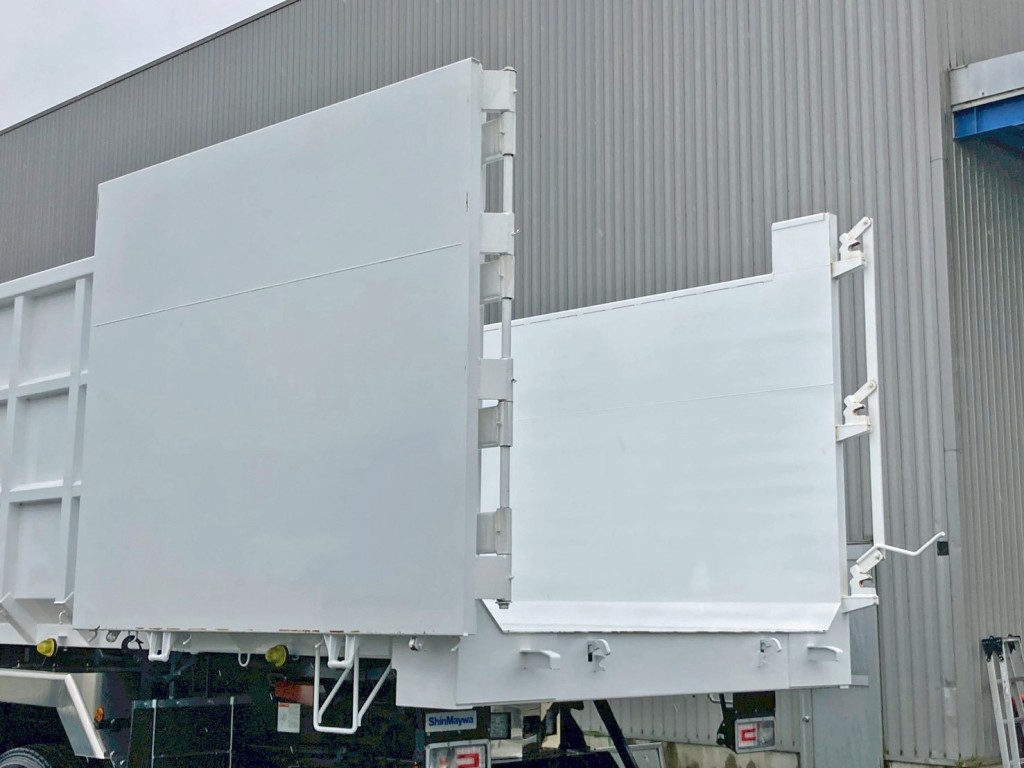 リヤゲートは片開き式です。|日野 プロフィア 2DG-FS1AHEの写真18