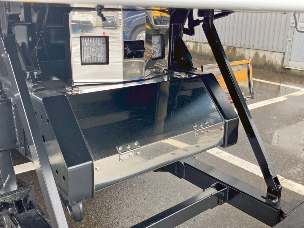 リヤに工具箱が付いています。|日野 プロフィア 2DG-FS1AHEの写真20