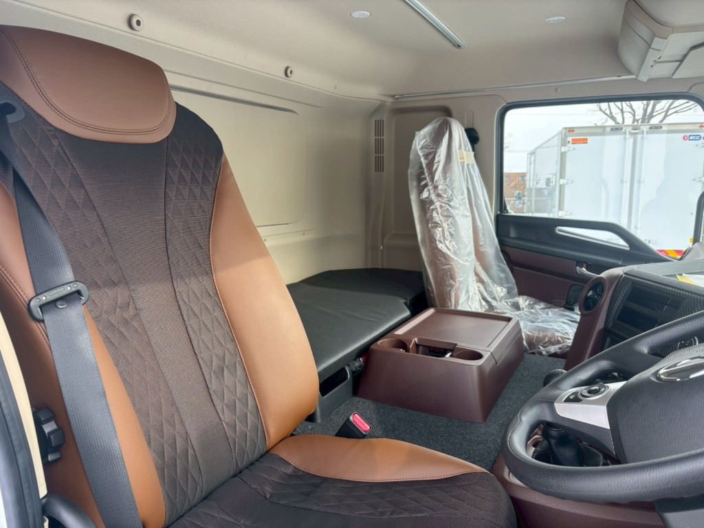 日野 プロフィア 2DG-FS1AHEの写真6