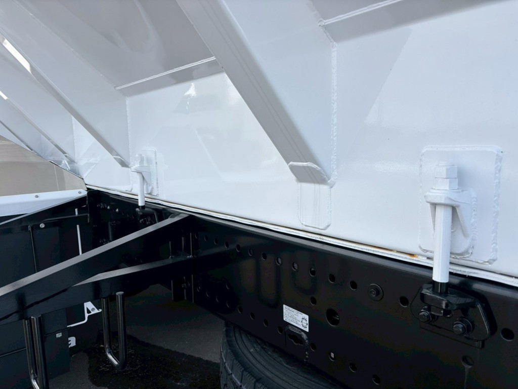 シャーシの状態です。|日野 プロフィア 2DG-FS1AHEの写真7