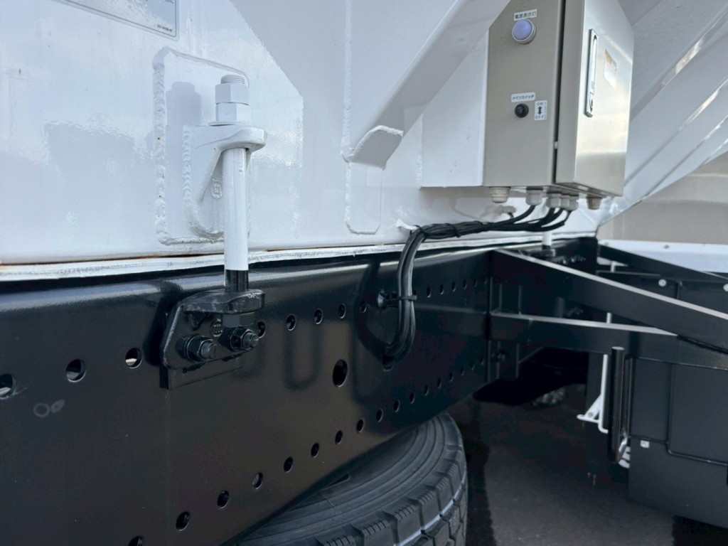 シャーシの状態です。|日野 プロフィア 2DG-FS1AHEの写真8