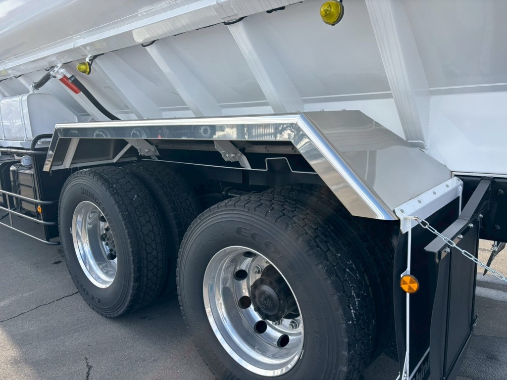 リアフェンダーはステンレス製・ホイールはアルミ製です。|日野 プロフィア 2DG-FS1AHEの写真9